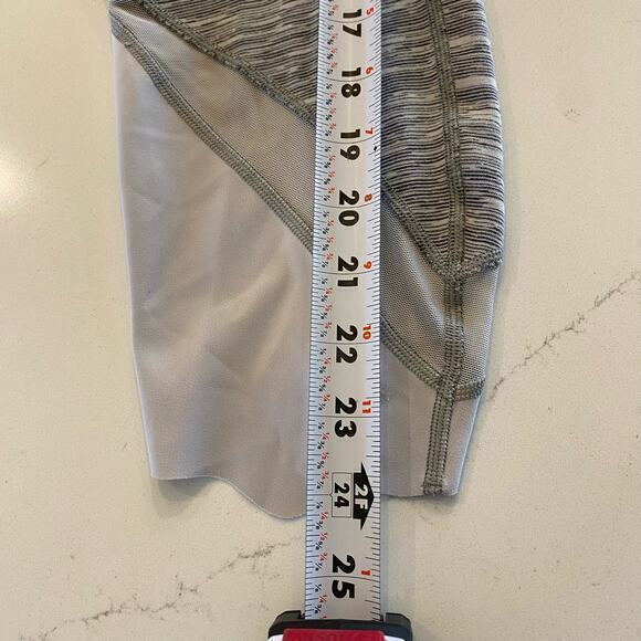 Lululemon Wunder Under Scalloped Hem‎ High-Rise Crop - Picture 10 of 12